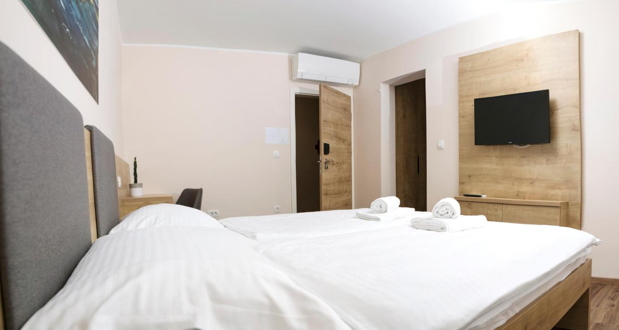 Gostilna S Prenocisci Pav Hotel Rakek Luaran gambar